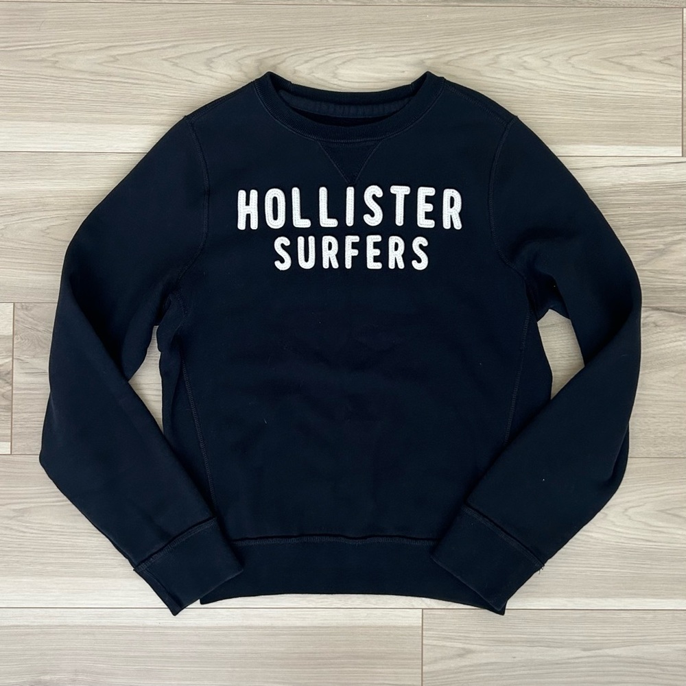 hollister surfers embroidered crewneck